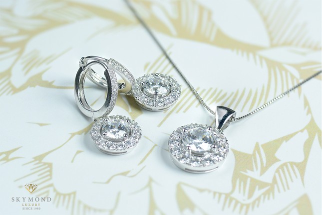 'Sang chảnh' trang sức đi biển, chọn sao cho đúng? ảnh 2