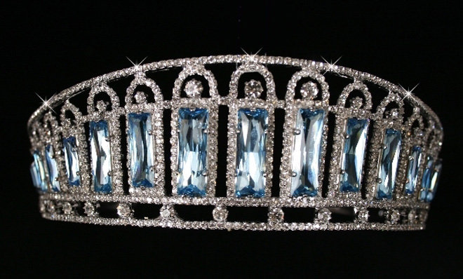chiếc vương miện của nữ ho&agrave;ng Anh Elizabeth II 
