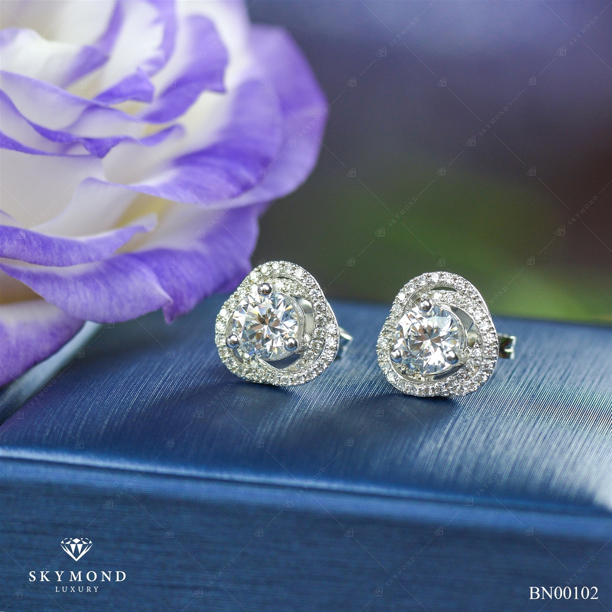 Khuyên tai phù hợp với Kiểu tóc tém hoặc tóc ngắn