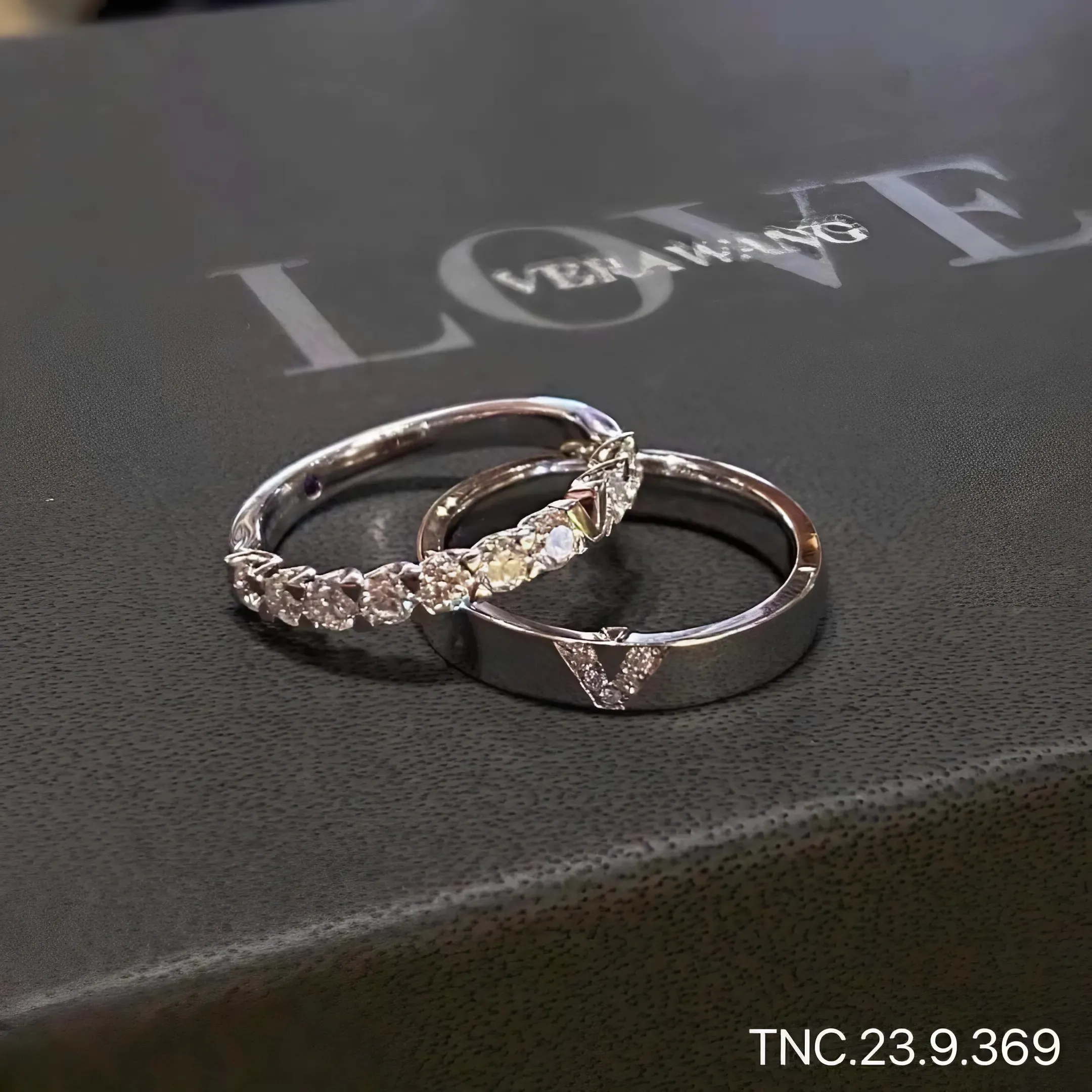 nhẫn cưới bạch kim