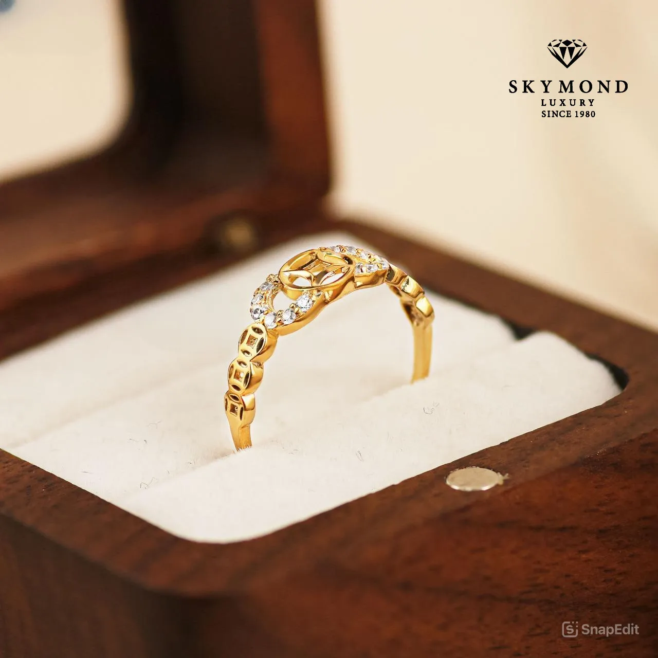 Nhẫn cưới kim tiền