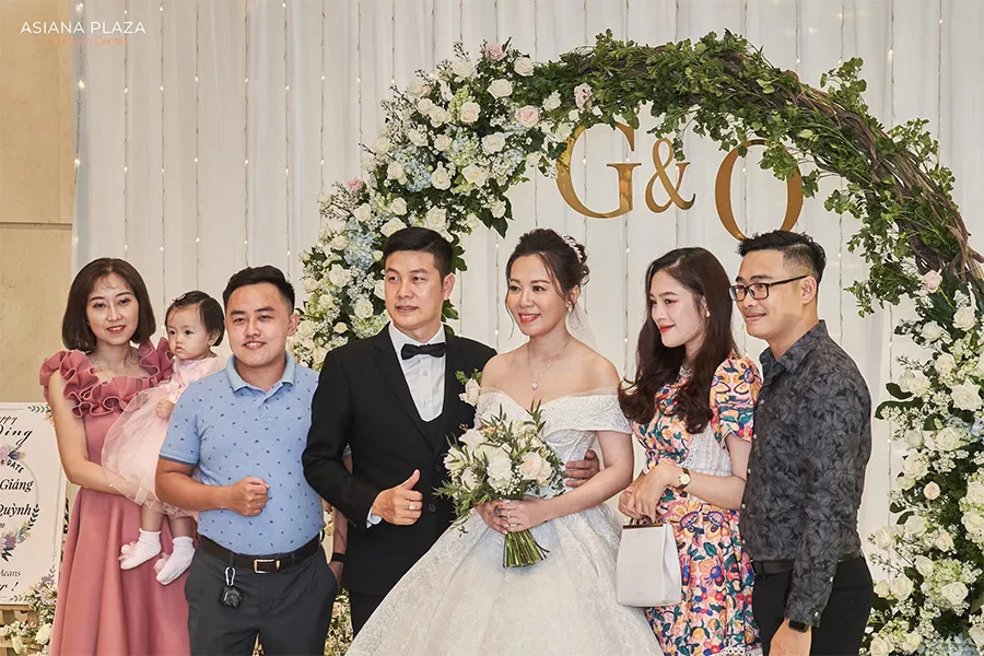 mời cưới bạn bè