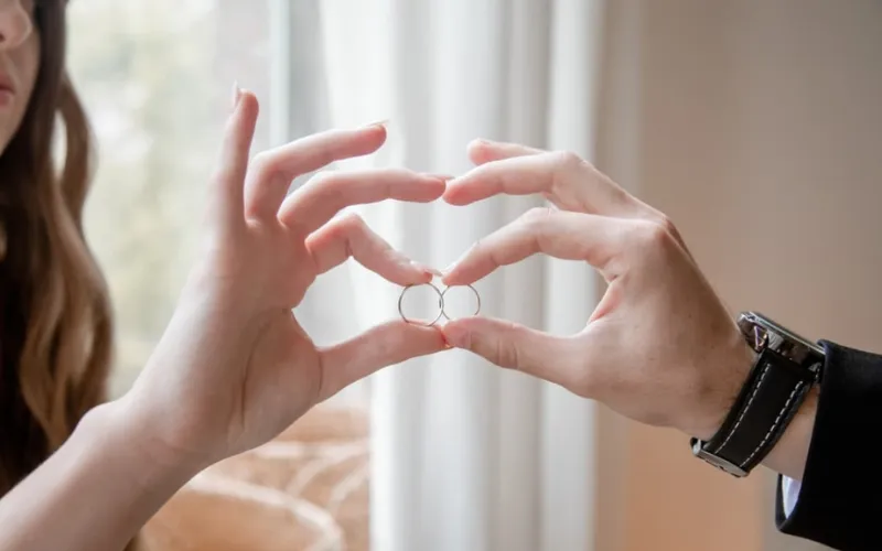 BÍ QUYẾT CHỌN NHẪN CƯỚI VÀNG TRẮNG PHÙ HỢP VỚI TONE DA LẠNH VÀ TRUNG TÍNH