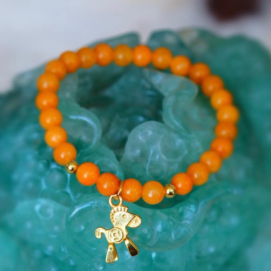 Vòng đá mặt trăng charm ngựa 