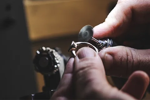 Chi phí gia công nhẫn cưới thiết kế riêng là bao nhiêu?