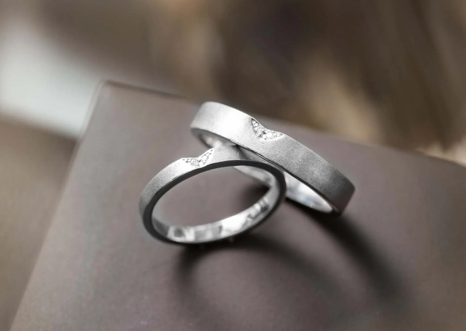 nhẫn cưới vàng phay xước