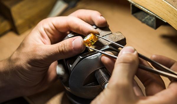 HỌC NGHỀ KIM HO&Agrave;N C&Oacute; KH&Oacute; KH&Ocirc;NG ?