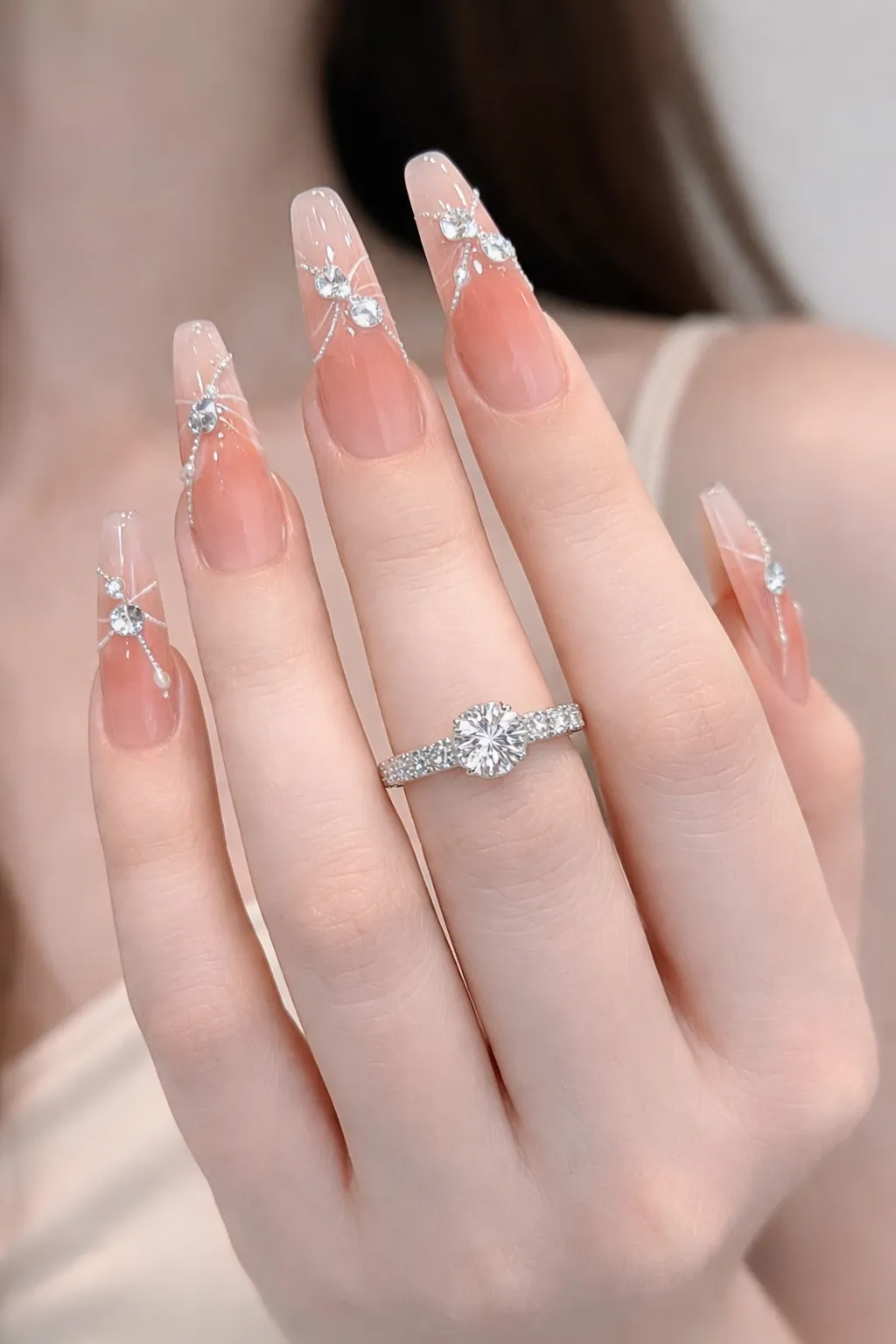 Xu hướng 'khóa chặt' trái tim nàng bằng nhẫn kim cương trước kỳ nghỉ dài