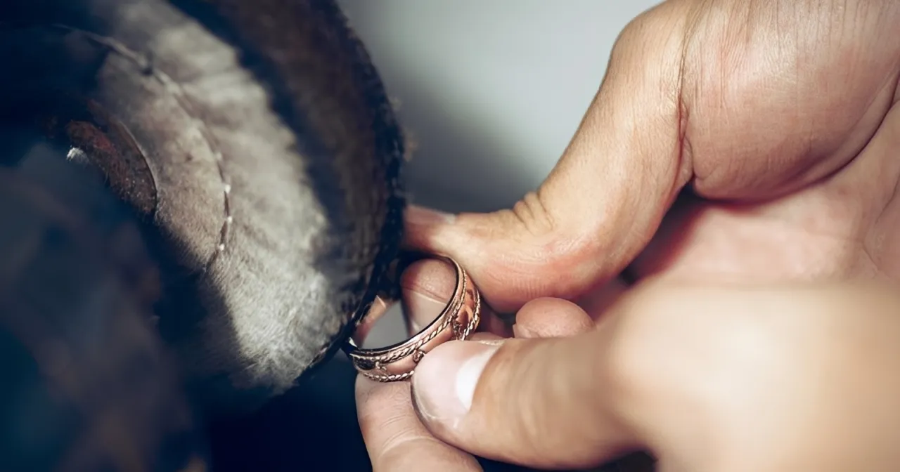 chế t&aacute;c nhẫn cưới cưới 