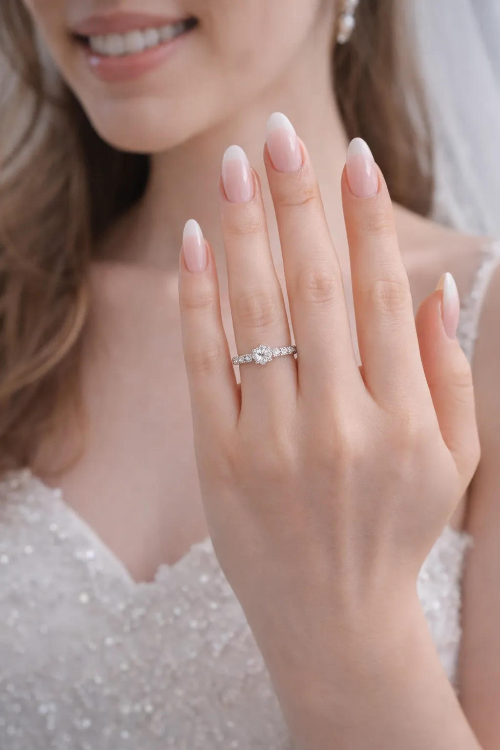 Nhẫn cầu hôn đeo ngón nào cho đúng? Ý nghĩa của vị trí đeo nhẫn đính hôn